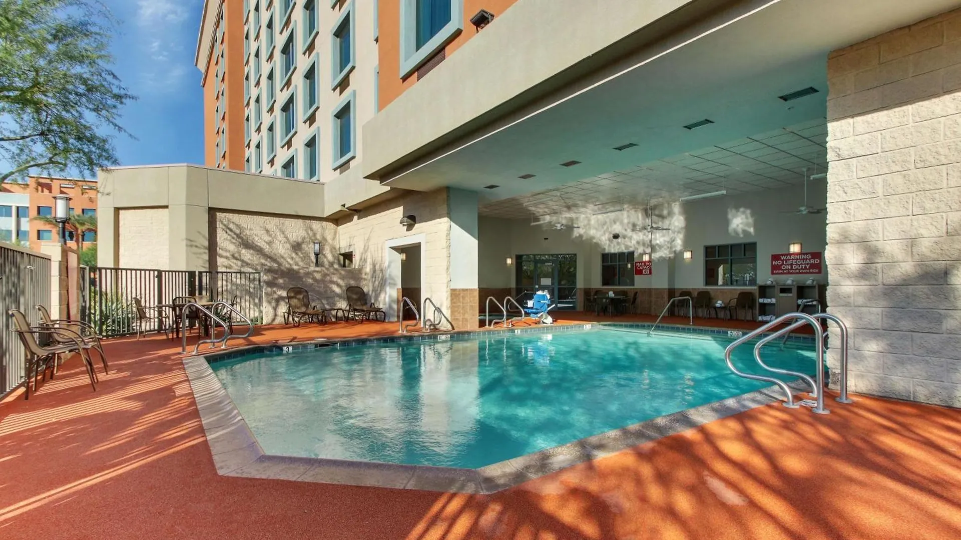 Drury Inn & Suites Phoenix Happy Valley 3*,